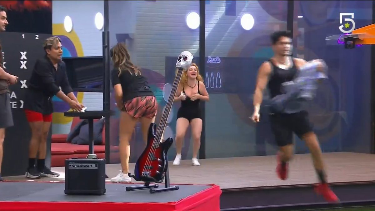 Así inició la "Habitación Tierra su Prueba del Líder 🏃🏻‍♀️🚘▶️ ¡Estamos completamente en vivo por #El5! #LaCasaDeLosFamososMX