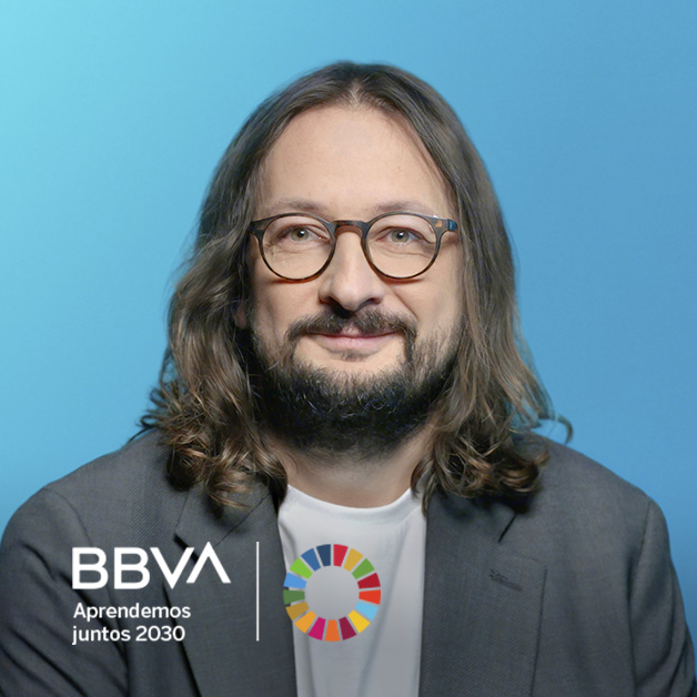 “Nadie nos prepara para la crianza”. Alberto Soler, psicólogo, nos da cinco claves importantes que tratar durante el embarazo.