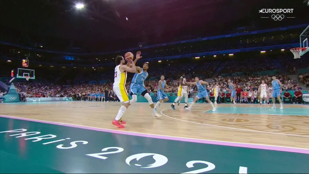 📽️🏀Fijaos qué locura la parábola que hace el balón en la última repetición.