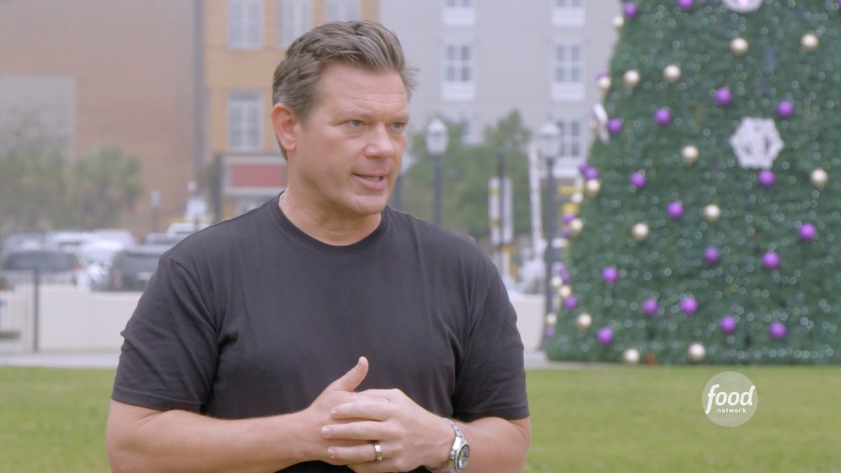.@tylerflorence and four teams of food truckers will roll into Mobile, Alabama for a Mardi Gras parade! 🎉 According to @paninipete, the teams will need to bring the flavor and the fun to win the Crawfish Challenge 🦐 All-New #GreatFoodTruckRace > Sunday @ 8|7