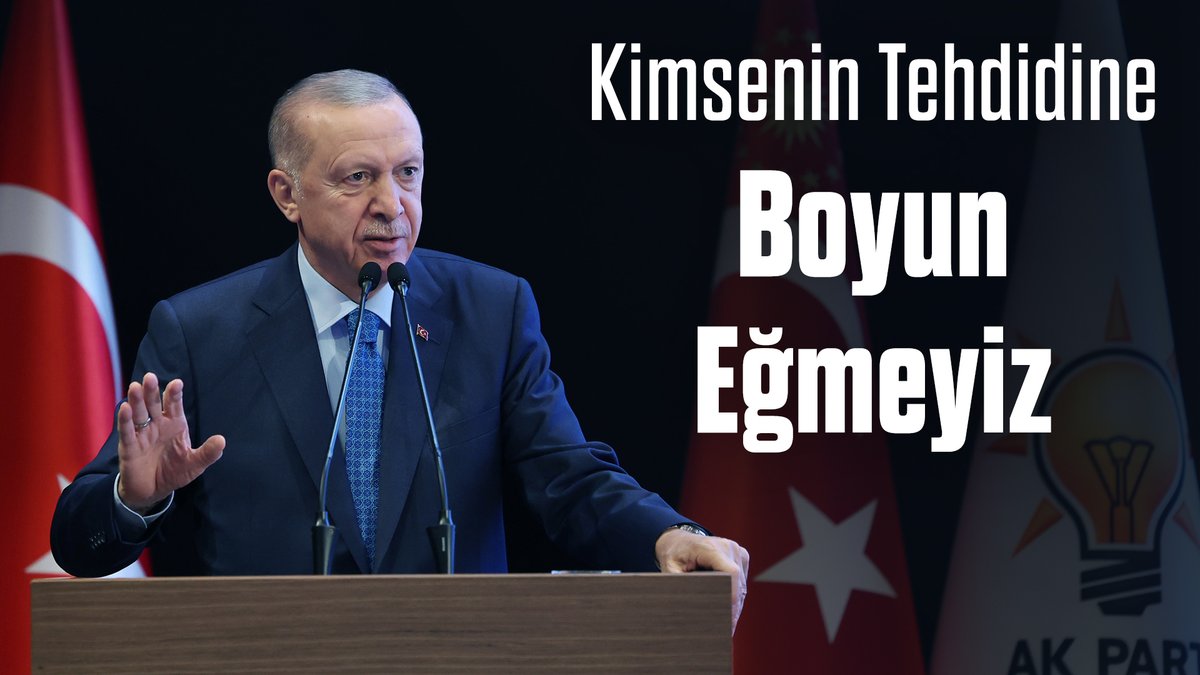 Biz İstiklâl Marşı bile “korkma” diyerek başlayan bir milletiz. Klavye soytarılarının hadsiz mesajları bizi korkutmaz, bizi ürkütmez, bizi sindirmez, inandığımız yolda yürümekten bizi asla vazgeçirmez. Biz kimsenin tehditlerine boyun eğmeyiz…