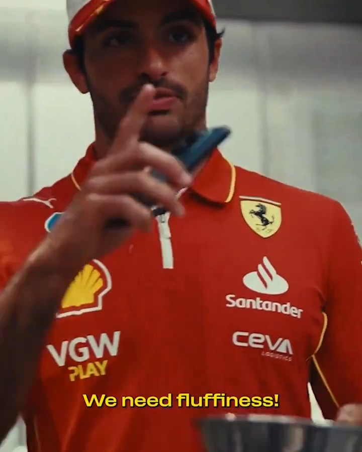 Wanna see how Carlos Sainz makes his fluffy pancake recipe? 🥞 Head over to our YouTube channel now to get cooking 🧑🍳
