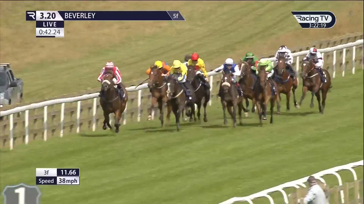 A big moment for Tyler Heard! The upwardly mobile jockey loses his claim with victory Beverley Racecourse aboard S.Pearce Racing's Forager 💥