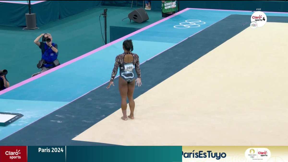 SIMONE CON TAYTAY🤸🏻‍♀️🇺🇸 La última rutina de Simone Biles no solo fue brillante, sino que se acompañó de la música de #TaylorSwift Con una ejecución limpia y sin errores, Biles cerró su participación de manos libres en medio del clamor de la multitud #ParísEsTuyo #Paris2024