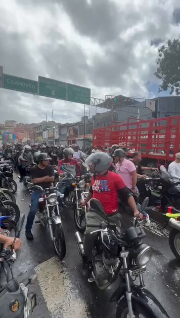 En #Caracas, Catia, sector popular, el chavismo en la calle. #30Jul. 3:04 p.m. 📹Taroa Zúñiga Silva.