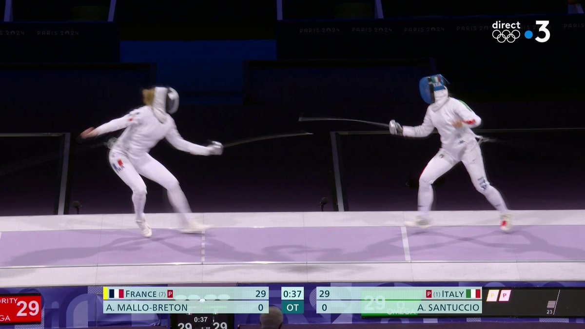 #Paris2024 | 🤺 🇫🇷 Quelle désillusion pour les Françaises 🥺 Les Italiennes sont championnes olympiques en épée par équipes 30 touches à 29 au bout du suspense 🇮🇹 Que c'est cruel pour les Bleues qui ramènent tout de même l'argent 😔 📺 Le direct :