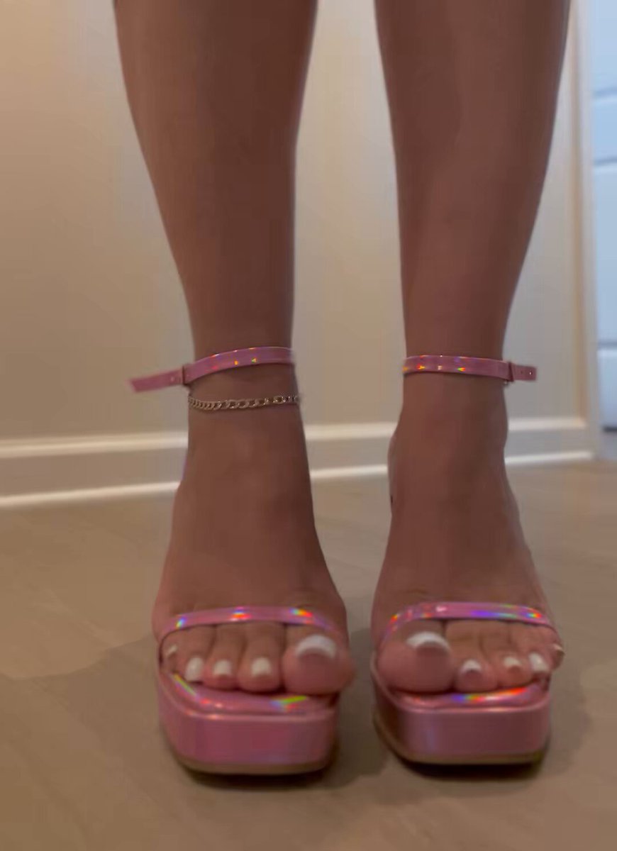 Modeling my new heels 🌸