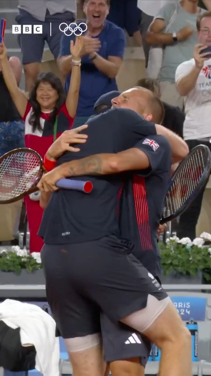 Just look at the scenes 😍 A special moment as Andy Murray and Dan Evans keep the Olympic medal hunt alive 👏 #BBCOlympics #Olympics #Paris2024