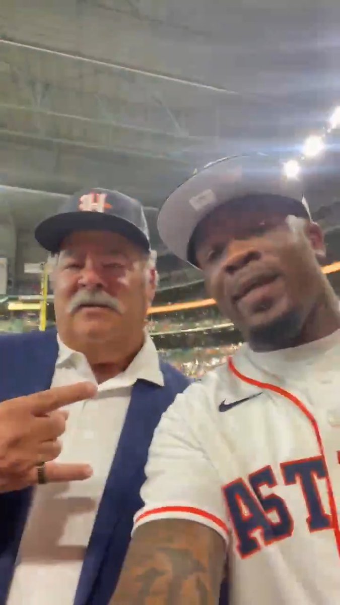 Peep Cal’s hat 👀 Shoutout to the Astros on Andre Johnson night. We’ve got a few of these hats to give away, who wants them?
