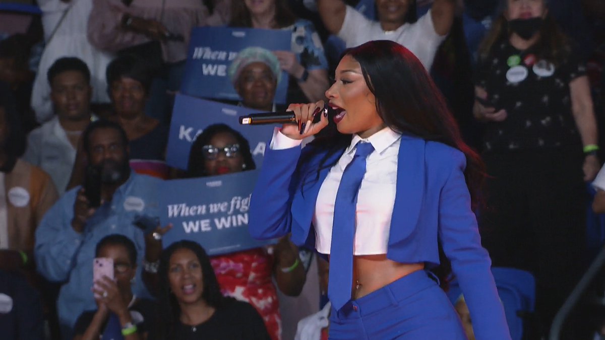 .TINA SNOW: โWe are about to make history with the first female president. Letโs get it done, Hotties.โ โค๏ธโ๐ฅ