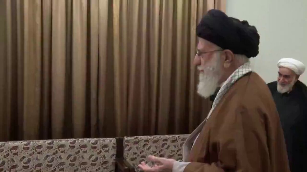 Dites-vous que seulement quelques heures après cette séquence où le chef du #Hamas Ismail Hanieyh rencontrait le guide suprême iranien à Téhéran, il a été éliminé en plein dans la capitale. C’est complètement fou ! Je pense qu’on ne mesure pas encore ce qui vient d’être réalisé en #Iran. Incontestablement, cette opération fera date dans l’histoire des services secrets.