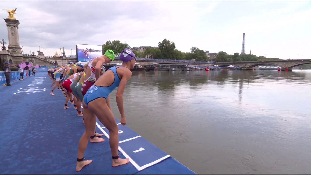 Se acabรณ la agonรญa del triatlรณn. Salida histรณrica en el Sena ๐๐ #Paris2024