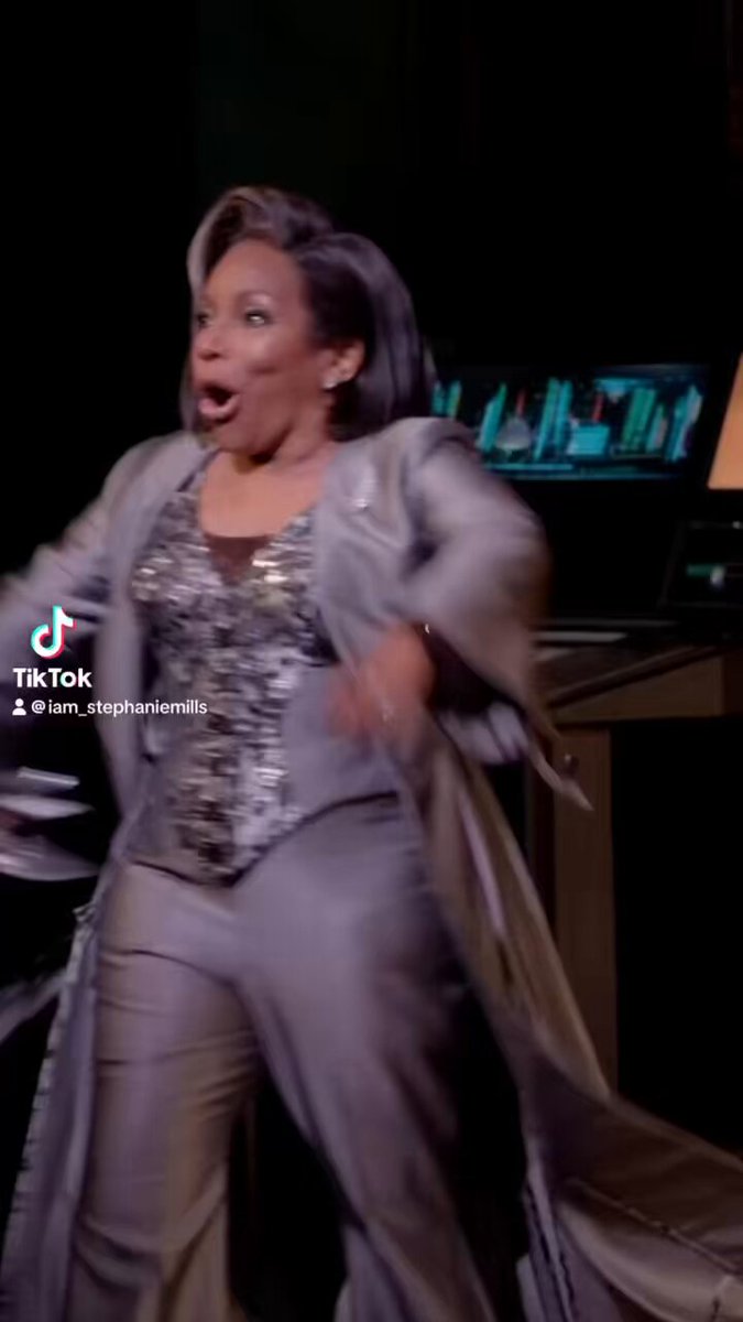 “It’s a sad song but I’ll sing it anyway!” Have you seen the show? Well, come on down to #hadestown and meet Missus Hermes I’ve got a tale to tell #POWER ❤️❤️❤️❤️❤️ #broadway #home #NewYorkCity #theatre #broadway #hadestownmusical #musicals #theatrefans