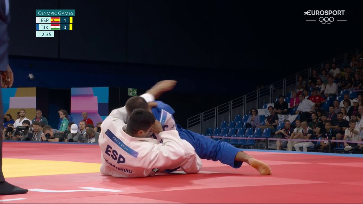 𝐄𝐧𝐨𝐫𝐦𝐞 '𝐓𝐚𝐭𝐨' 🇪🇸 🥋 Mosakhlishvili vence por waza-ari a Ustopiriyon y se mete en los octavos de final de -90 kilos. #Paris2024 | #judo