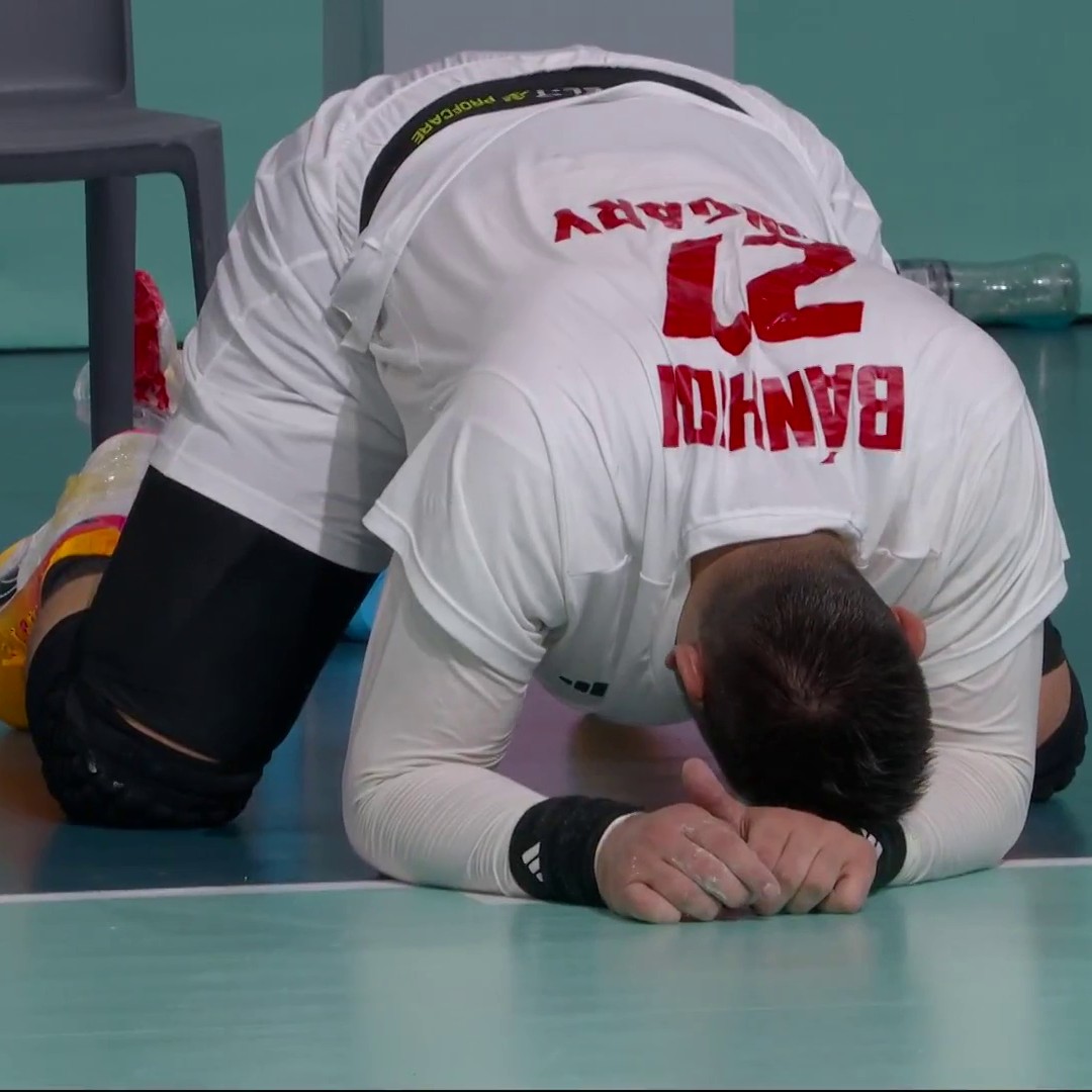 On a trouvé encore plus fou que la fin de match Knicks - Sixers lors des derniers Playoffs. C'était ce matin en handball, Hongrie VS Norvège. DE. LA. FO-LIE. 😱😱😱