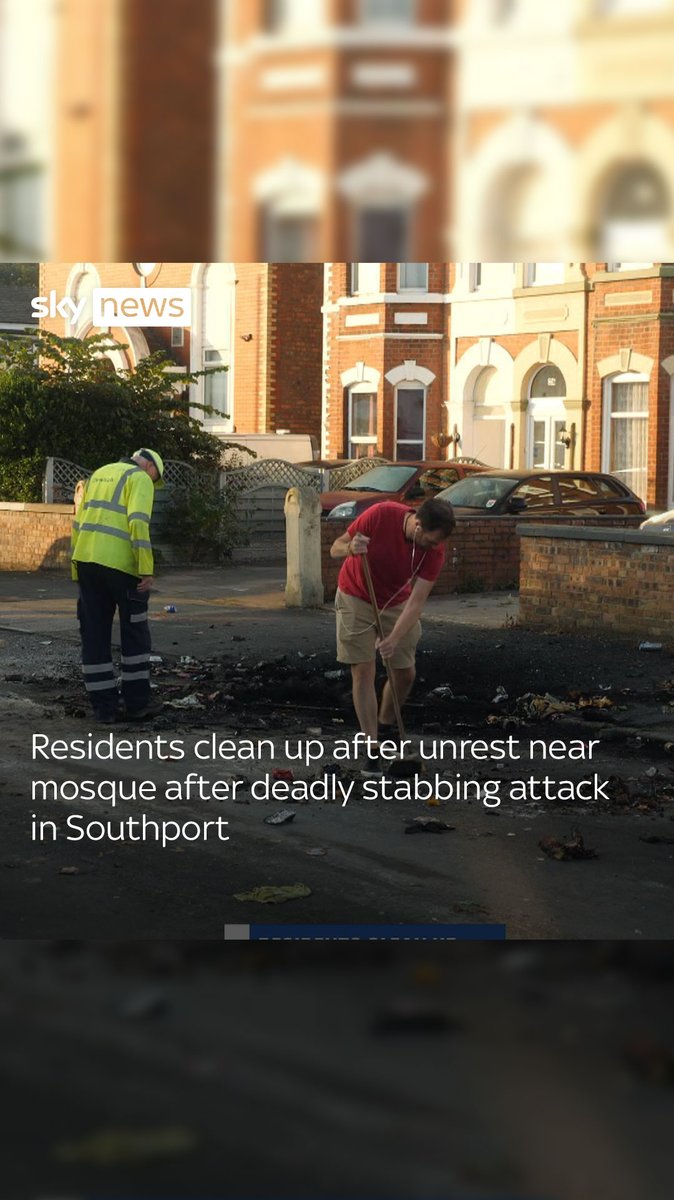 Dozens of local residents turned up outside Southport mosque with brushes and shovels to help with the clean-up operation this morning, following the violent protest last night ⬇️