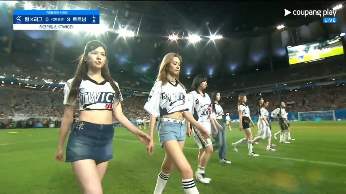 TWICE'S ENTRANCE AT SEOUL WORLD CUP STADIUM WHOA????