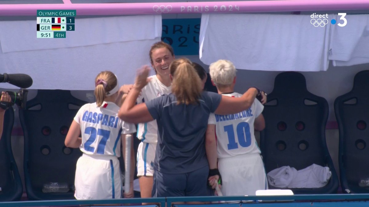 Quand la joueuse française de Hockey Yohanna Lhopital se prend pour Léo Messi 😍🇫🇷 QUEL BUT 🤩