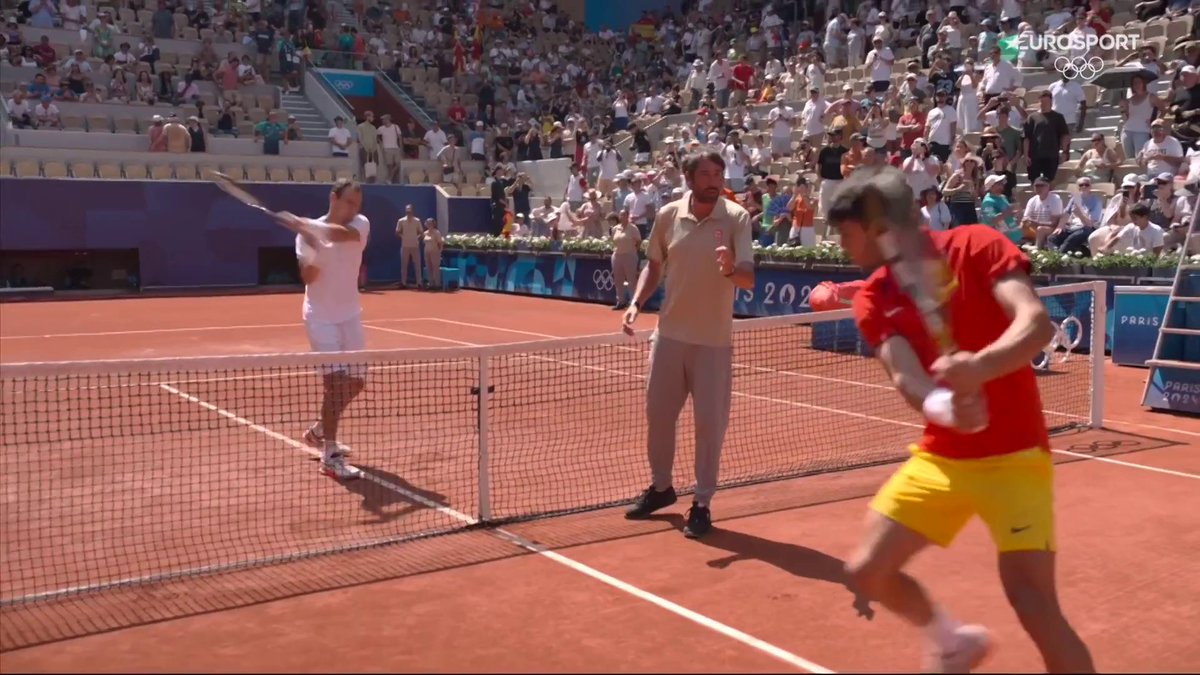 Carlos Alcaraz, escena uno 🎾 El murciano se enfrenta a Safiullin en busca de los cuartos de final del individual antes de un nuevo dobles con Nadal 📺 En Eurosport.es 2, 3 y HBO Max España 🌟 con los comentarios de Fernando Ruiz y Alex Corretja. #Paris2024 | #tennis