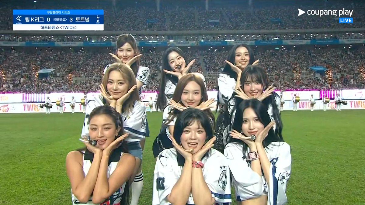 TWICE performing 'CHEER UP' at the Seoul World Cup Stadium.