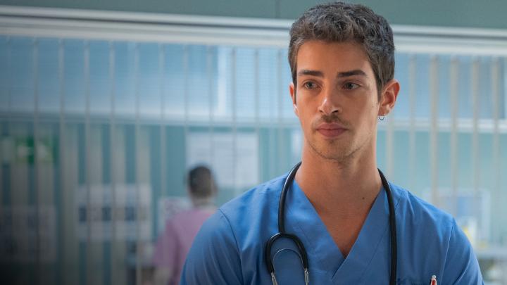 Manu Ríos, Najwa Nimri, Blanca Suárez...this medical team will have your heart racing. Breathless, from the creator of Elite, premieres August 30.