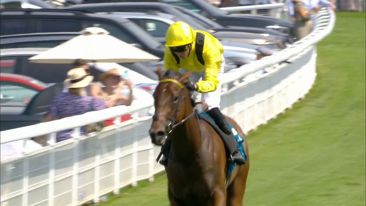 That could have gone anywhere! 👀 Jabaara gets home first in the Visit Qatar Oak Tree Stakes #ITVRacing | Goodwood Racecourse