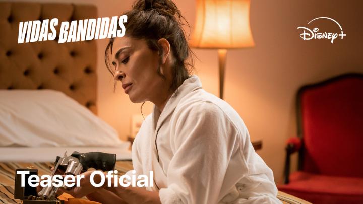 Poderosa. Destemida. Perigosa. 💅 #VidasBandidas, nova série, em 21 de agosto só no #DisneyPlus.