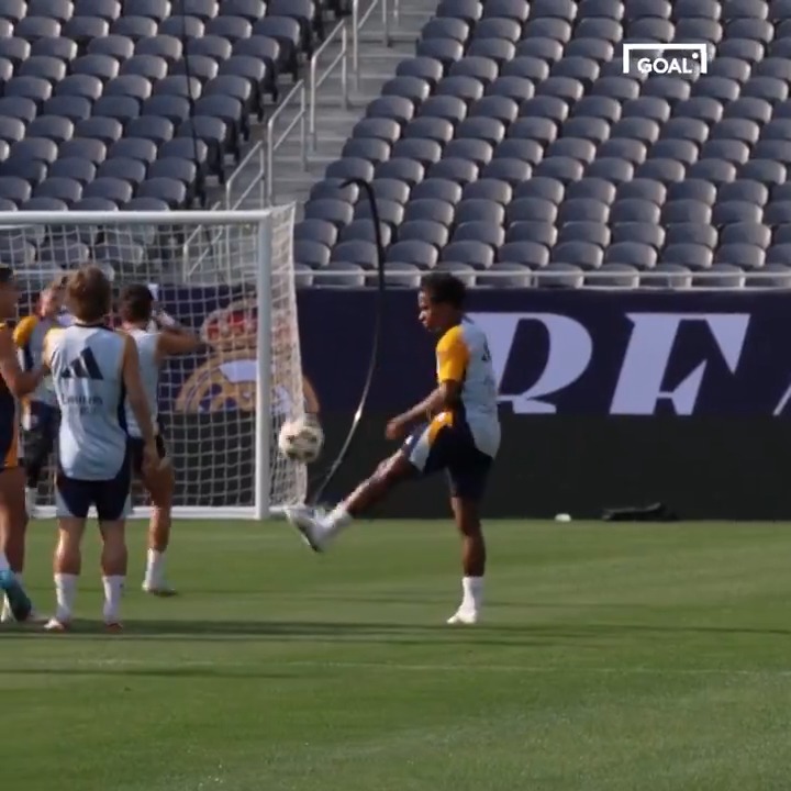 Endrick looks right at home in Real Madrid training 🤩