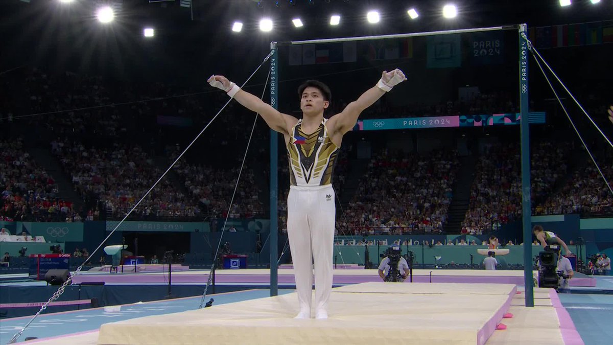 GRAVITY-DEFYING 🪽 Carlos Yulo is taking 'high bar' to a whole new level, earning a score of 13.600 in the men's artistic all-around finals in the high bar apparatus. #Paris2024 #OlympicGames #IsangDaangTaongLaban #ParaSaBayan