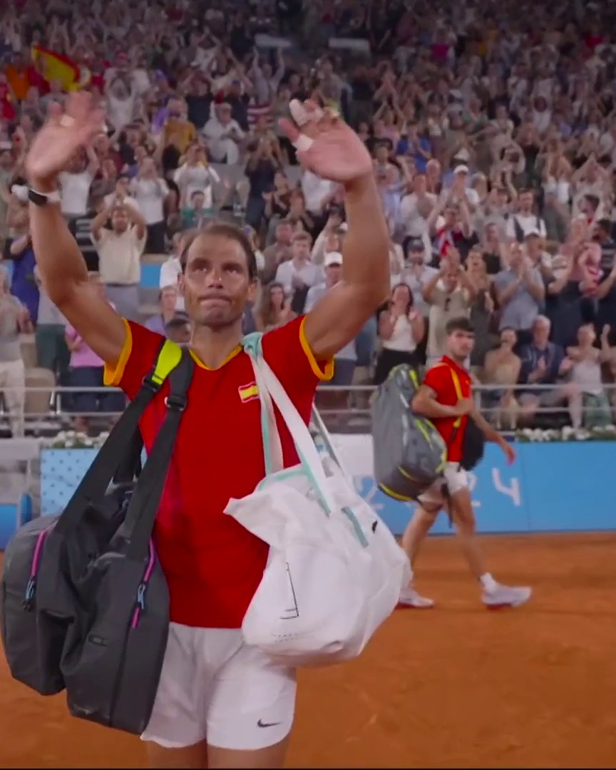 ❤ Los pelos de punta 👏🏻 Tremenda 𝐨𝐯𝐚𝐜𝐢𝐨́𝐧 de la Philippe Chatrier a Rafa Nadal en sus últimos Juegos Olímpicos Paris 2024 | #Paris2024 | #Tennis