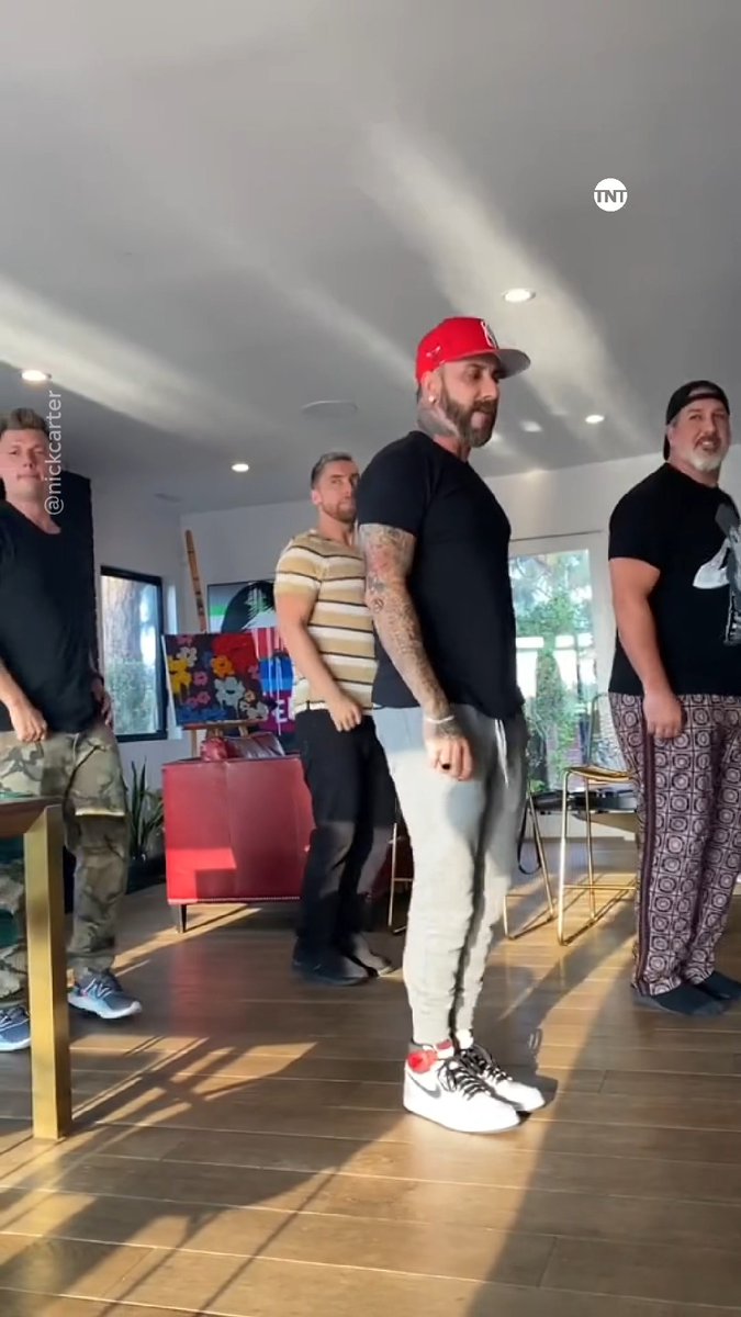El crossover que TODOS necesitamos 🤩 ¿#BackstreetBoys bailando #ByeByeBye con #NSYNC? ESTAMOS DENTRO💖