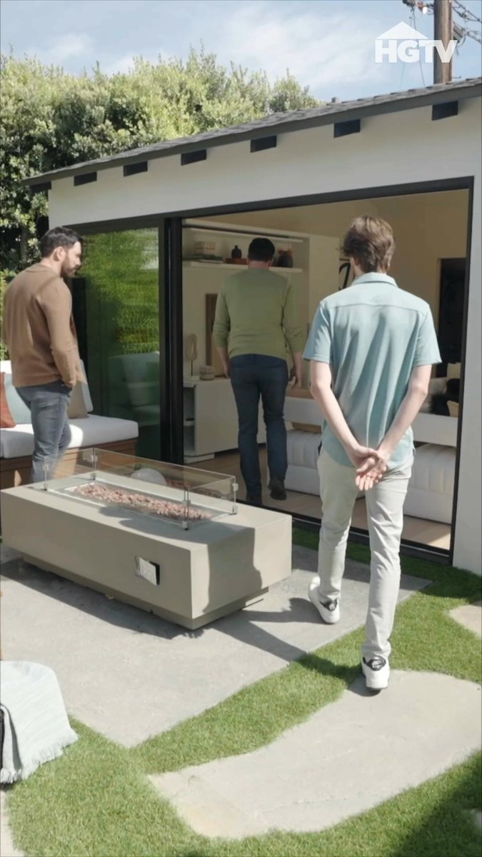 He did it! With the help of Jonathan and Drew, the young investor on tonight's #BackedByTheBros made his Venice property a rental for the ages 😍