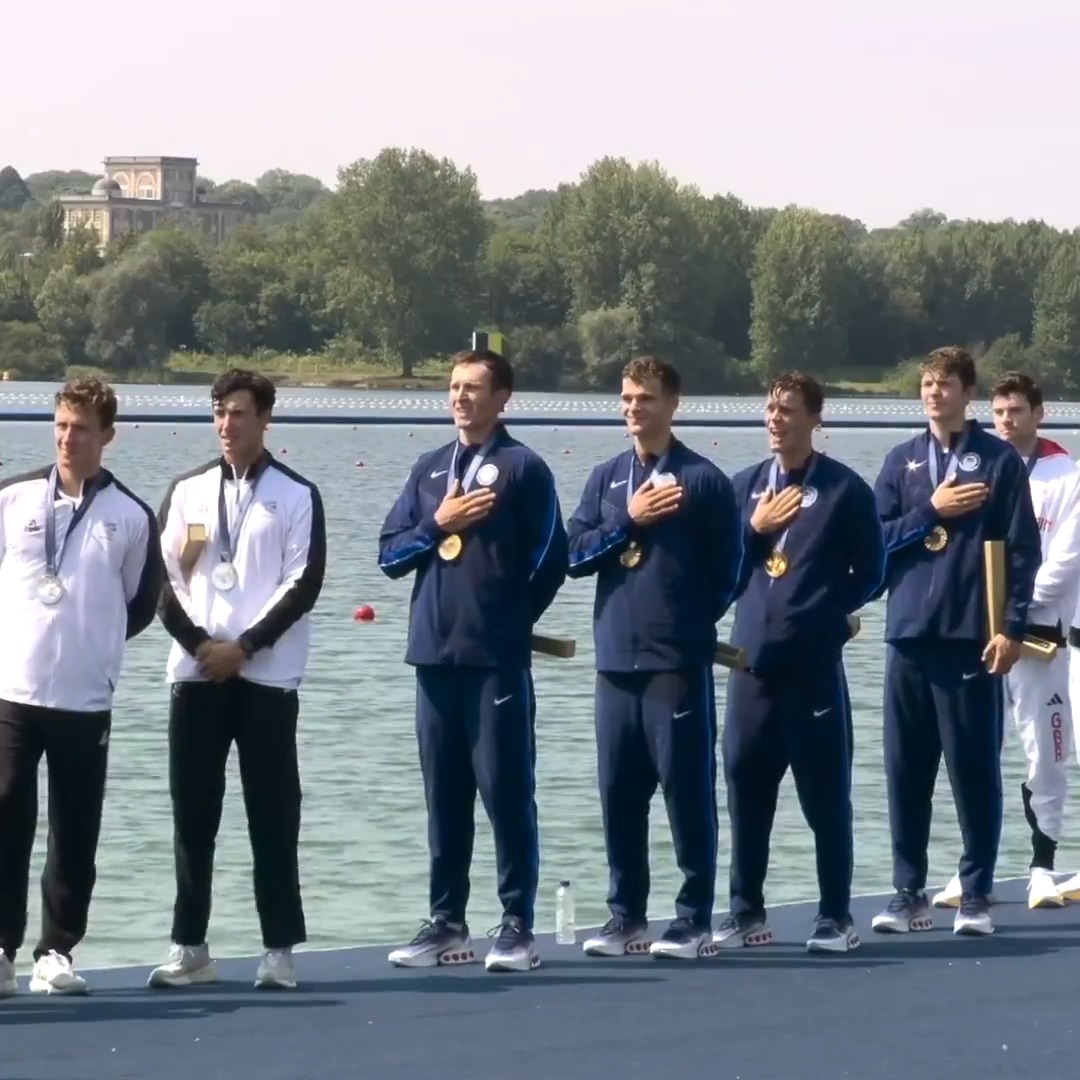 Emotional moments as The Star-Spangled Banner rings out for the U.S. men's four rowing team. 🇺🇸🥇 #ParisOlympics