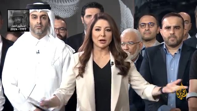 وقفة احتجاجية لشبكة #الجزيرة تنديدا باغتيال مراسل #الجزيرة الزميل إسماعيل الغول والمصور رامي الريفي في قطاع #غزة #حرب_غزة #الأخبار