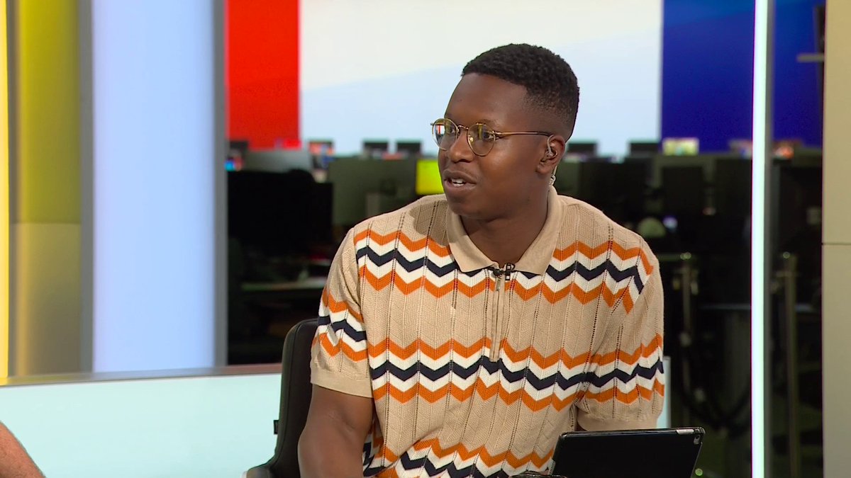 “They should kind of target everywhere” 😅 After the huge injury blows at Manchester United, what areas should they look to strengthen in this transfer window? 💸