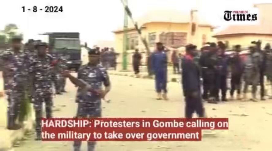 Gombe protesters are calling for a Military Take-over of Tinubu government! We warned Ronu, their room was on fire they where busy chasing rats with empty bigotry online 😂 Today, Tinubu is the MOST UNPOPULAR president in Africa. 📌