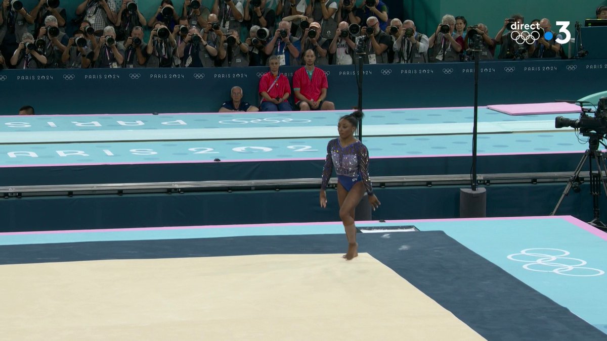 🇺🇸🇫🇷 IMPÉRIALE ! La reine de la gymnastique Simone Biles est CHAMPIONNE OLYMPIQUE POUR LA 6E FOIS au concours général individuel. (France 3) #Paris2024