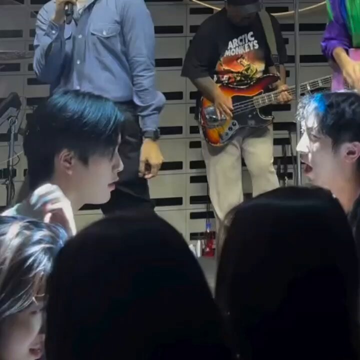 อ้วมเข้าคลับ but ดื่มน้ำเปล่า 😭👌🏻 เอนดุ เมื่อ ไหร่แบรนด์น้ำเปล่าจะเข้าคะ ลูกหนุชอบดื่มน้ำเปล่ามาก จะน้ำแร่ น้ำขวดละ 7 บาท ลูกหนุดื่มหมดค่ะ กระดกขวดน้ำเปล่ายังฮอตได้ขนาดนี้ เหนละอยากดื่มน้ำค่ะ แต่ยังดื่มไม่ได้ แบรนด์น้ำเปล่ายังไม่เข้าน่ะค่ะ 🙂‍↕️