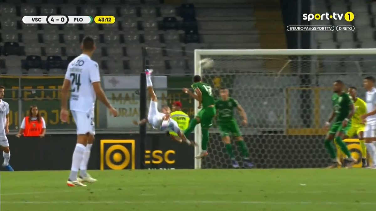 Ricardo Mangas acordou inspirado 🔥 2 golos do craque em menos de 10 minutos! #sporttvportugal #EUROPAnasporttv #VitóriaSC #Floriana
