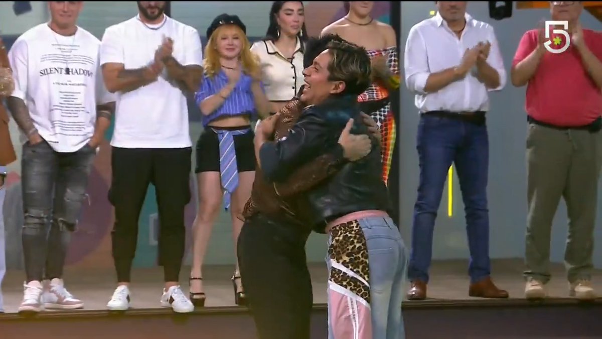 Después del duelo contra #SianChiong, #RicardoPeralta continúa con el poder de Robo de Salvación de #LaCasaDeLosFamososMX 👏🏠 ¿A quién crees que elija el líder de la semana?