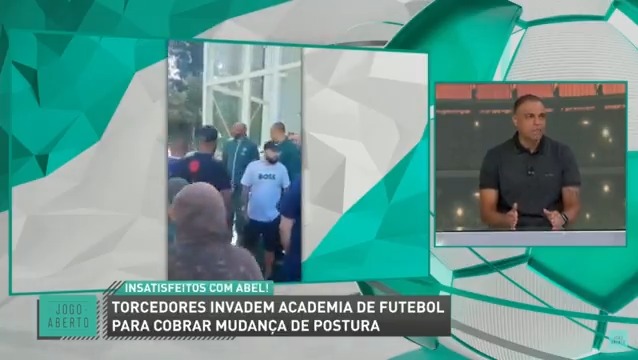 Denilson: - Uma grande injustiça com o Palmeiras. A organizada se manifestar dessa forma, invadir o CT, cobrar o Abel e jogadores. É uma aberração esse tipo de atitude. O time ganhou tudo. A Mancha não tem motivo nenhum para ter essa atitude.