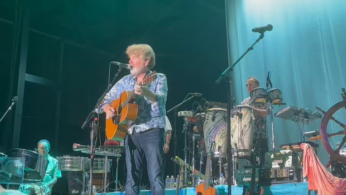 A special night for every Coral Reefer - thank you Alabama. #justafewfriends