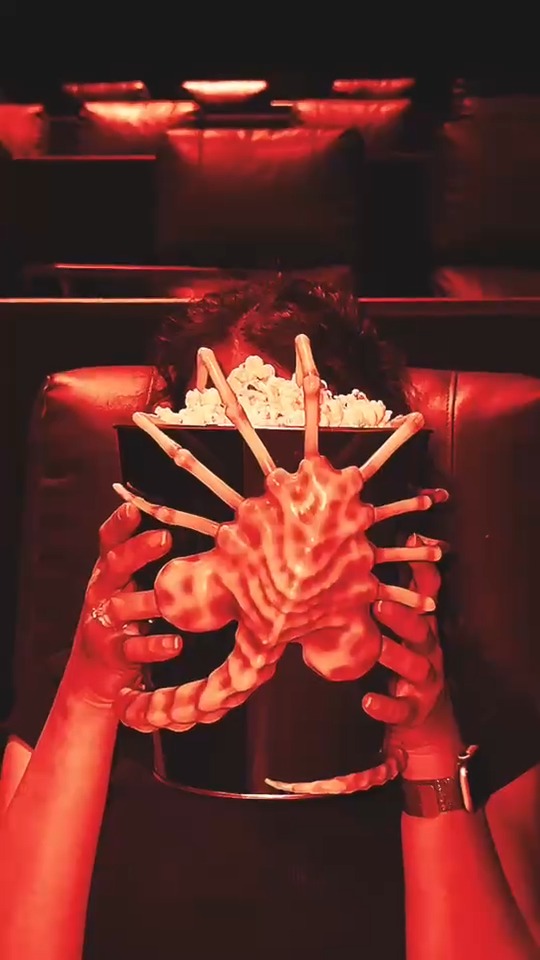 Only TWO WEEKS until Alien: Romulus... but it looks like some facehuggers are early👀😨 The Spacehugger Collectors Combo will be available to order at ODEON very soon...
