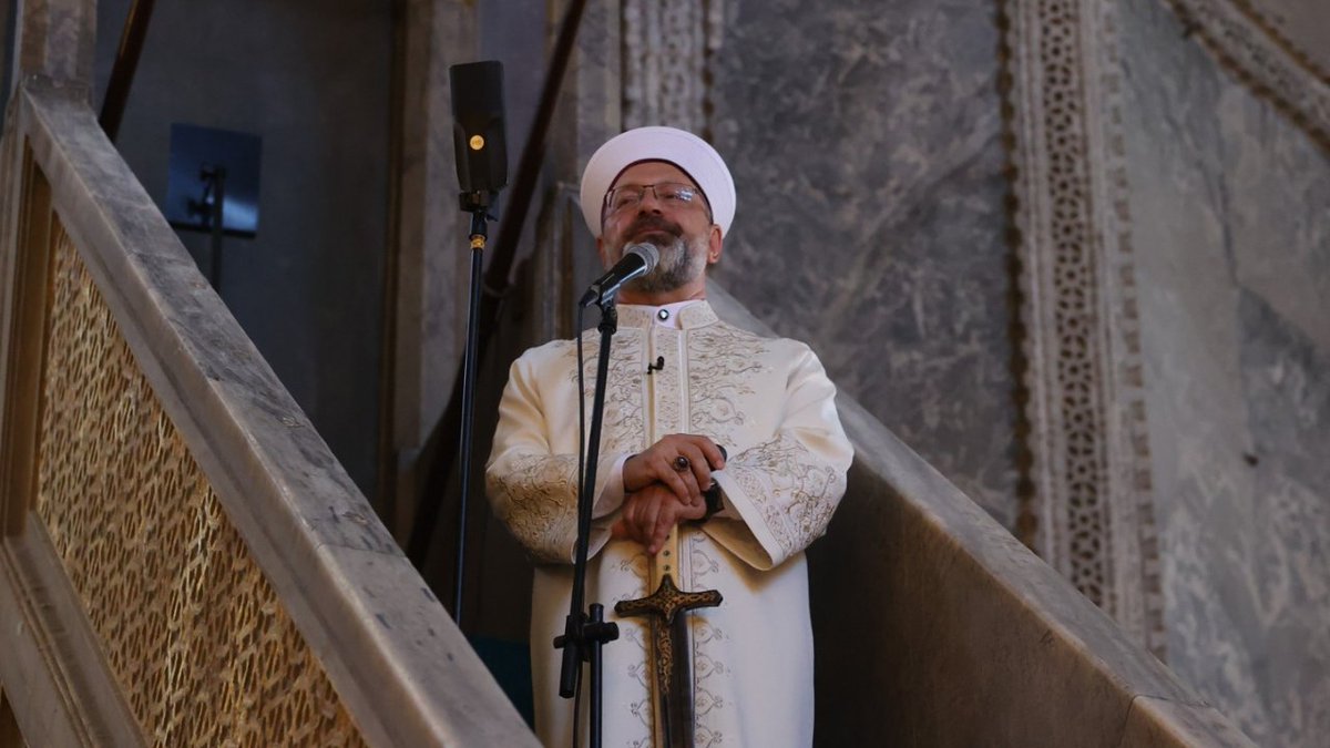 لقد أدينا صلاة الجنازة للغائب على أخينا إسماعيل هنية، من أعلام قادة القضية الفلسطينية، في جامع آيا صوفيا الكبير وفي جميع المساجد الأخرى، مع شعبنا الحبيب ومع كل من ينبض قلبه من أجل فلسطين. رحمه الله وأسكنه فسيح جناته وأعلى درجاته.