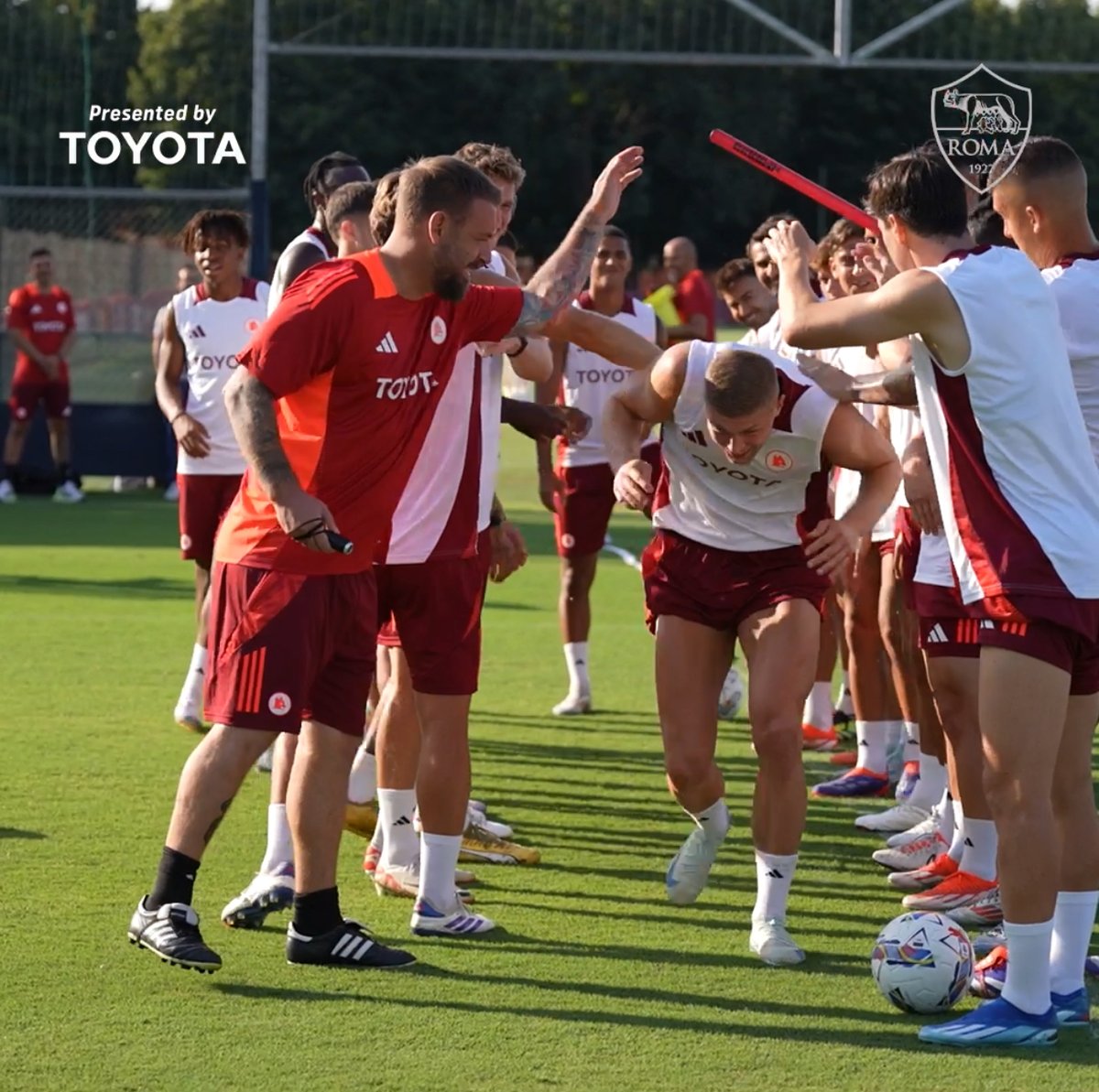 💪 Il primo allenamento di Artem Dovbyk in giallorosso 🐺 #ASRoma