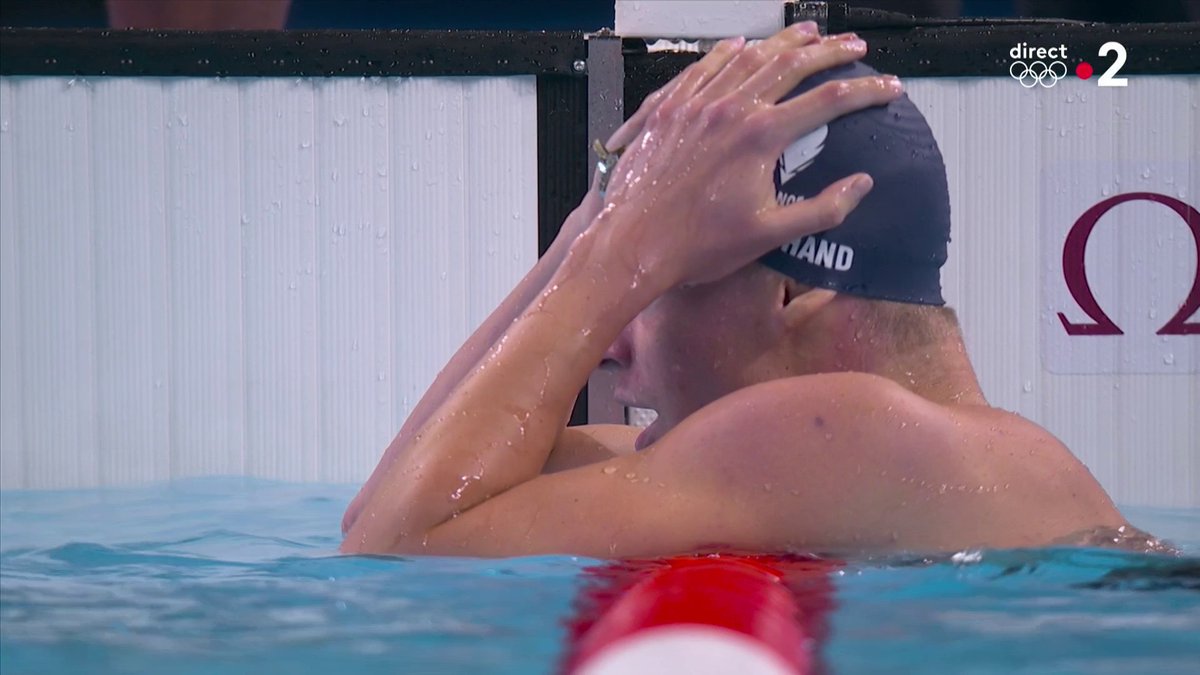Léon Marchand est vraiment le dauphin qu’il pense être. Fierté. 🤩🇫🇷🥇