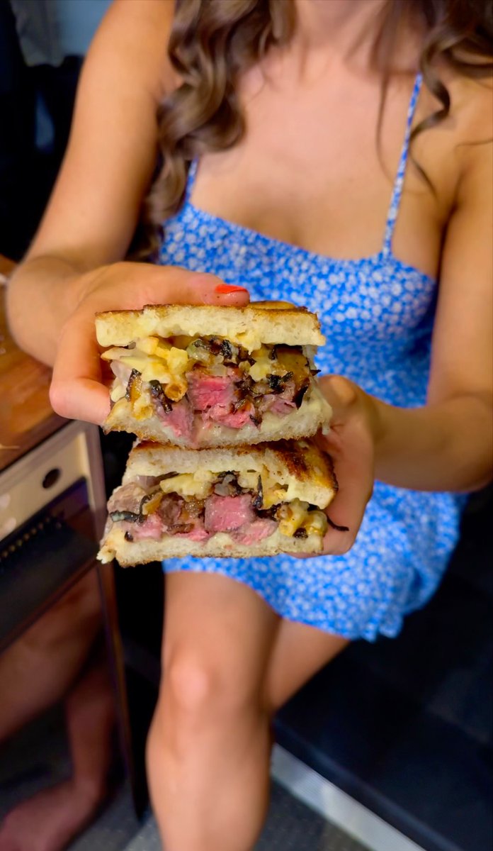 Are you hungry? Steak fry sandwich! Ingredients: Sourdough bread Mozzarella or provolone cheese Bearnaise sauce Caramelized onions Sirloin steak Shoestring fries Salt to taste #food #sandwich #steak #fries #chef #foodblogger #foodie #foodphotography
