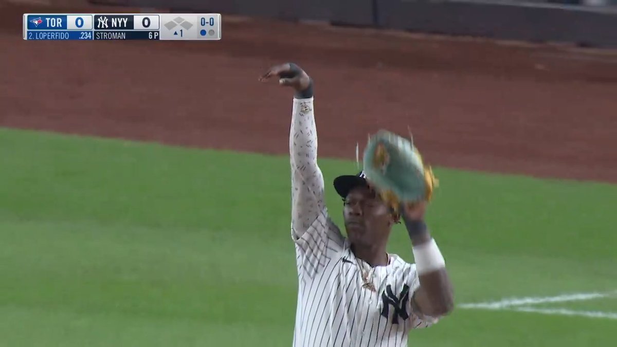 Jazz Chisholm Jr. makes a play, and then gets his first roll call from New York Yankees fans. 😎