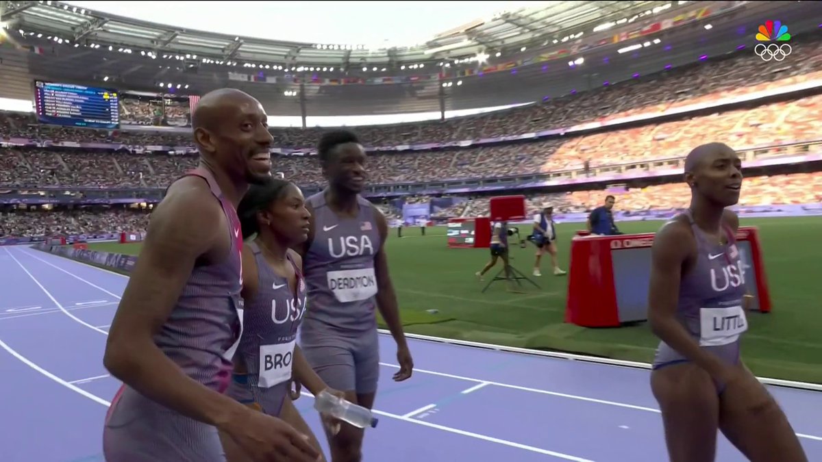 WORLD RECORD IN A HEAT 🤯 The United States put on a SHOW in their mixed 4x400m relay heat on the first full day of track and field action at the #ParisOlympics. 📺 NBC and Peacock