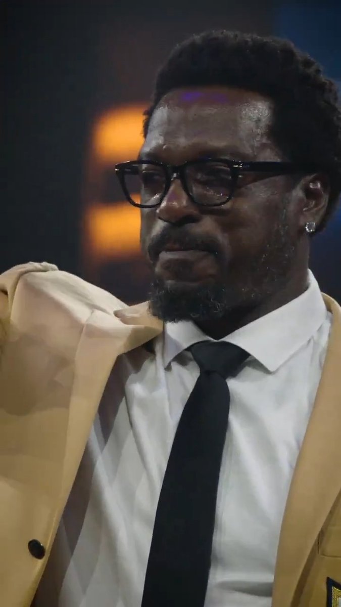 The gold standard ❤️💛 Pro Football Hall of Fame x Patrick Willis